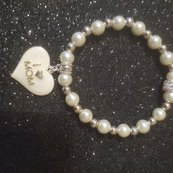 BEAUTIFUL BRACELET FOR MOM. - Picture 9 of 10